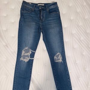 721 high rise skinny distressed Levi’s jeans.Sz 27